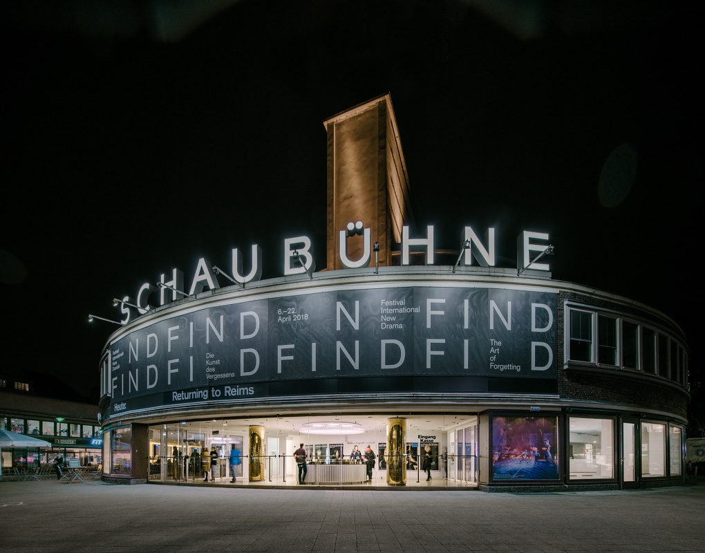 Detail Online - Reception Area of the Schaubühne 