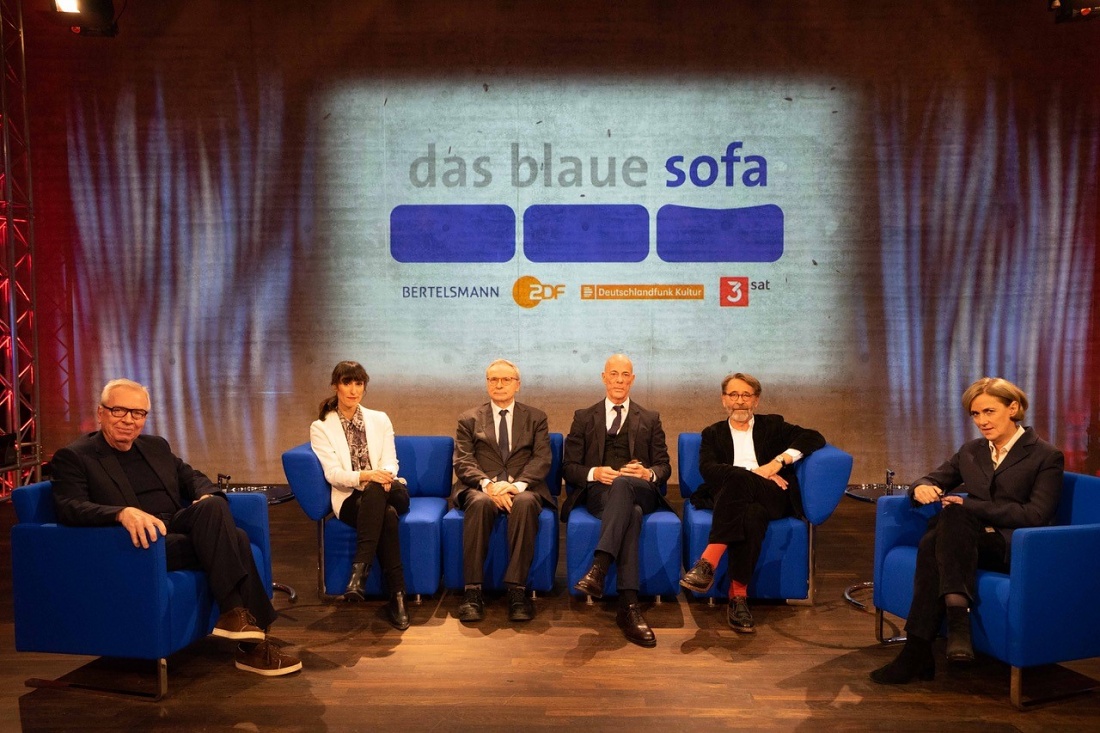 Regine Leibinger in the tv show "Das Blaue Sofa"